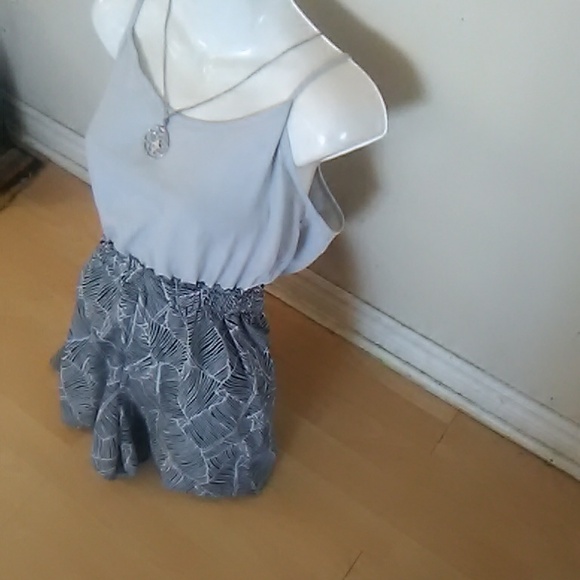 Lg light grey black multi bottom romper - Picture 2 of 3